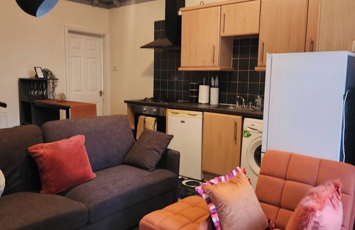 Wolverhampton Apartment | Tettenhall Road Retreat - Modern Apartment
