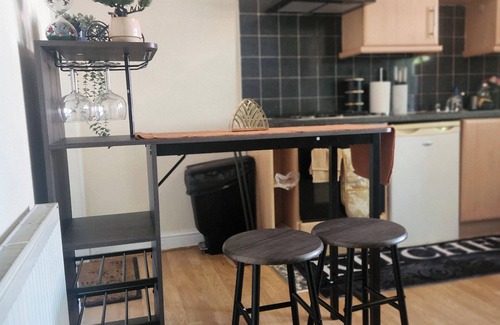 Wolverhampton Apartment | Tettenhall Road Retreat - Modern Apartment