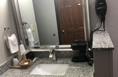 Lufkin Hotel | Texas Inn and Suites Lufkin