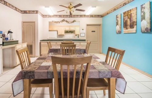 Edinburg Hotel | Texas Inn & Suites City Center at University Dr