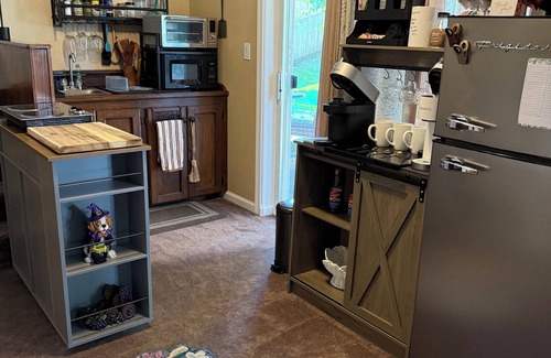 Graham House | tExclusive 1500 SQ.FT. 2BR Suite Hot Tub,Sauna,Gym,BBQ