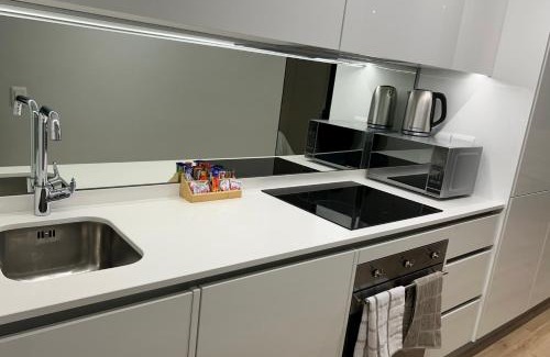 Greater Johannesburg Metropolitan Area Apartment | Thando's Luxury Stays at Ellipse, Waterfall