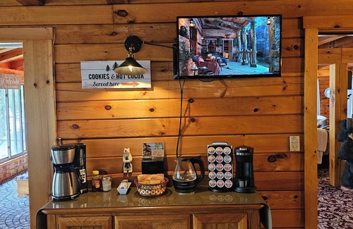 Washington House | THANKSGIVING SPECIAL, RENT 3 NIGHTS GET 4TH NIGHT FREE!