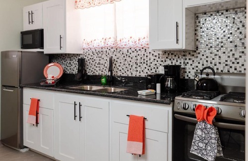 Cove Bay Apartment | Thatch Garden Apartment