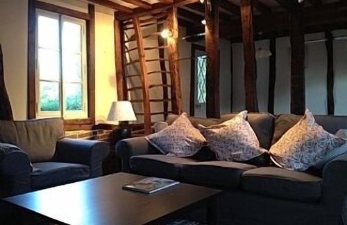 Vieux-Port Cottage | Thatched Cottage on the Banks of the Seine