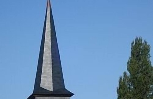 Vieux-Port Cottage | Thatched Cottage on the Banks of the Seine