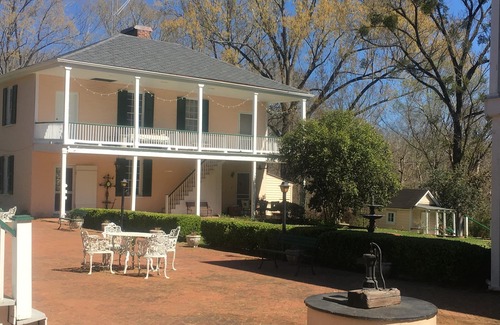 Natchez House | The 1853 Billiard Room Suite at Lansdowne 10 minutes from downtown!