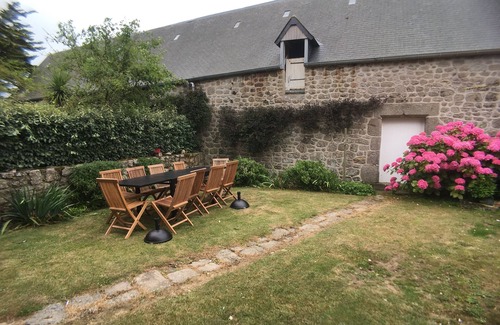 Reville House | The 36 is rated 2 *. 500 meters from the sea.