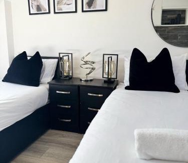 Lower Edmonton House | The 37 Suites