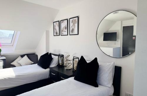 Lower Edmonton House | The 37 Suites