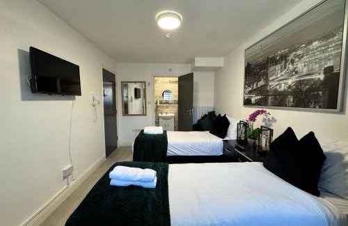 Lower Edmonton House | The 37 Suites