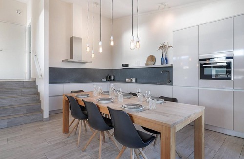 Ouddorp House | The 4 person Villa Super VIP features a luxurious and comfortably furnished interior, several terraces with conservatory and views over the water, perfect with dogs and children.