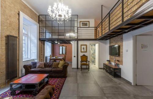 Palace District Apartment | The Address Loft 22ppl