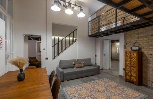 Palace District Apartment | The Address Loft 22ppl