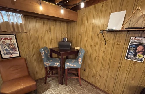 Davenport House | The Adventure Home AMAZING neighborhood center of the Quad Cities Dogs welcome!!