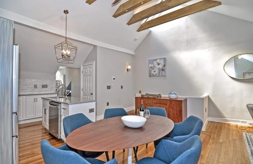 Beacon Hill Apartment | 🌳The Aerie - Swanky Brownstone🏨Walk to MGH🌳Posh Street🐶Dogs Welcome👗Laundry