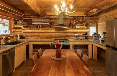 Talkeetna House | The Airstrip/Custom Hot Tub
