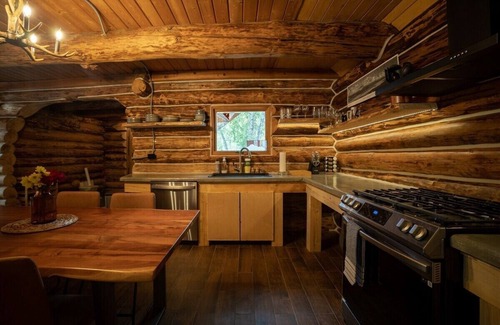Talkeetna House | The Airstrip/Custom Hot Tub
