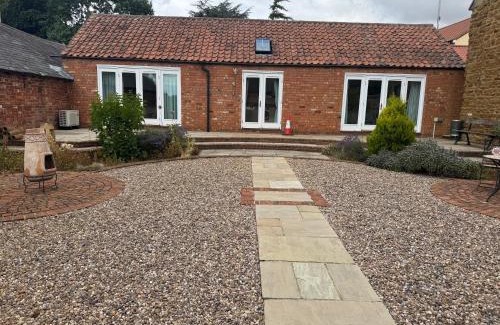 Burton Latimer Apartment | The Annexe Barnfield Farm 2 King Bed