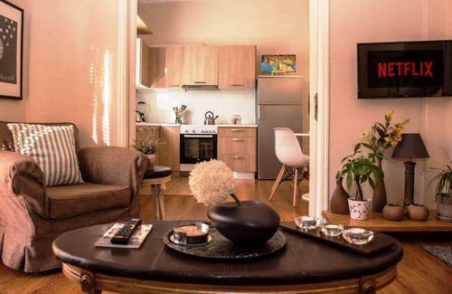 Petralona Apartment | The apartment is suitable for families, couples, workers, and business travelers