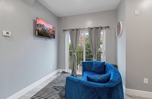 Mantua Apartment | The Aqua Cove nCharming 2bd 2ba wRooftop Access. 10 min from Downtown Philly