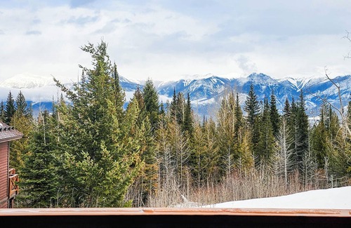 Golden House | The Arete: 3-bedroom mountain townhouse with hot tub