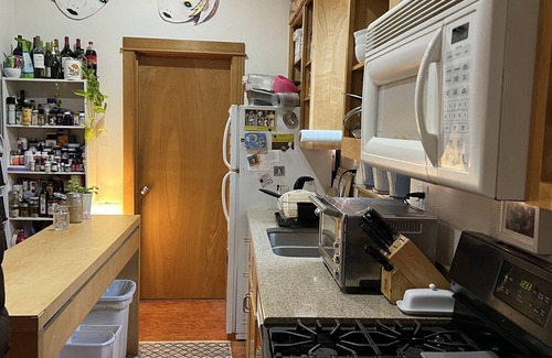 Alberta Apartment | The ART+FASHION+LOFT in the NE Alberta Arts District.