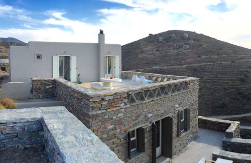 Vourkari House | The Art House. Family-friendly, Unique Location. Skolidays!