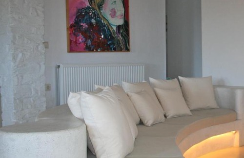 Vourkari House | The Art House