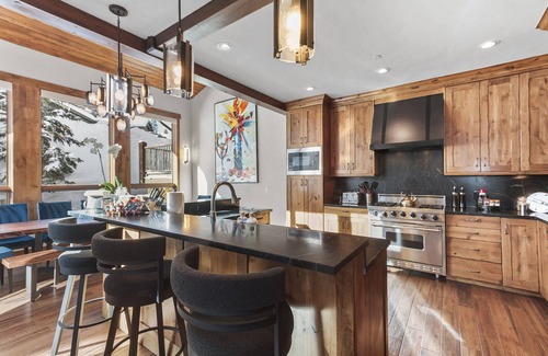 Copper Mountain Cabin | The Artisan Lodge ⛷ Ski In/Out 🔱 Gated ♨️ Rooftop Spa $0 Cleaning & Pet Fee