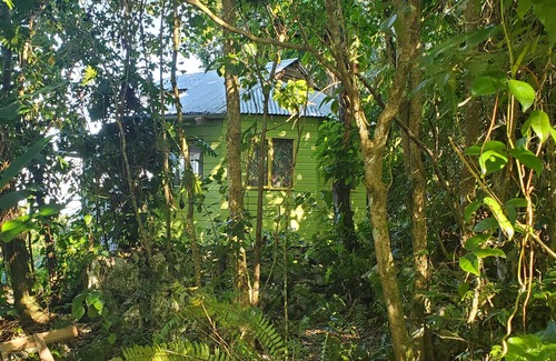 Bluefields House | The Artist cabin is a mountain cabin overlooking the sea and coastline