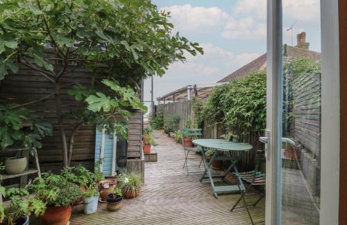 Herne Bay House | The Artist's Cabin By The Sea