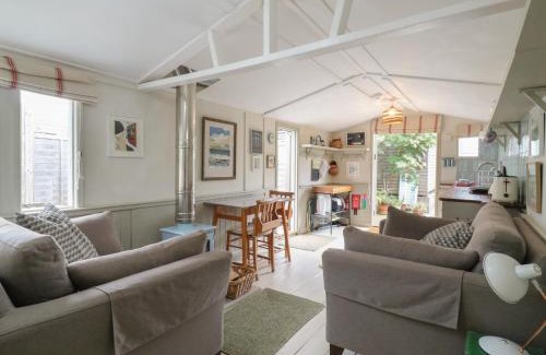 Herne Bay House | The Artist's Cabin By The Sea