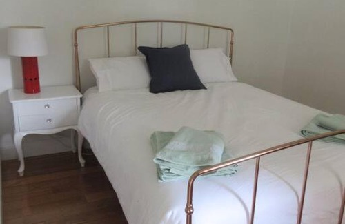 Ironbark House | The Artist's Cottage