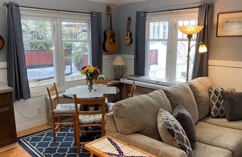Meredith Cottage | The Artists Cottage is located in Meredith, NH right in the heart of the Lake Winnipesaukee area!