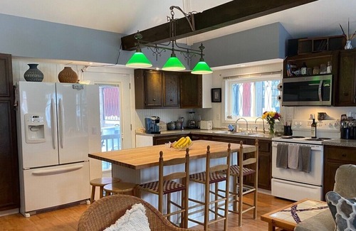 Meredith Cottage | The Artists Cottage is located in Meredith, NH right in the heart of the Lake Winnipesaukee area!