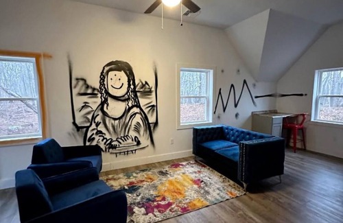 Red Hook Apartment | THE ARTIST’S LOFT- Peaceful 1-bedroom apartment in lovely Red Hook with AC, WiFi