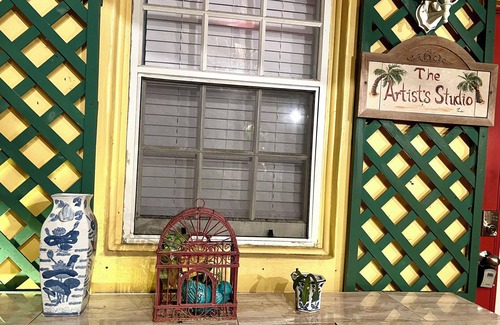 Old Northwood Apartment | The Artists Studio with Jacuzzi in central West Palm Beach