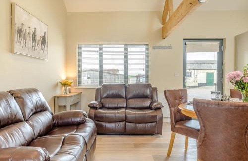 Trowbridge House | The Ash - Arnolds Hill