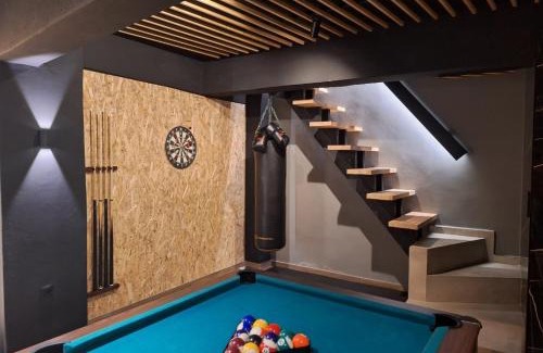Omonia Apartment | The Athens Loft with private gym and billiards