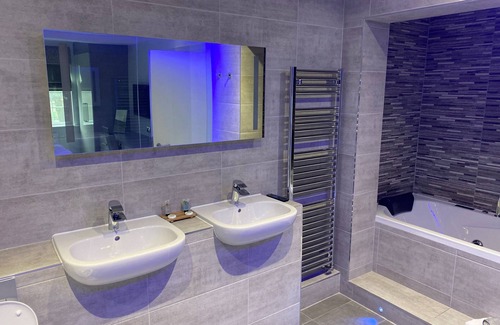 Blackburn Hotel | The Avenue Hotel