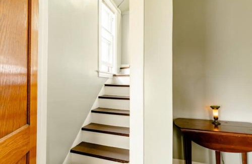 Irving Park East Apartment | The Avondale Attic