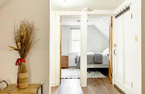 Irving Park East Apartment | The Avondale Attic