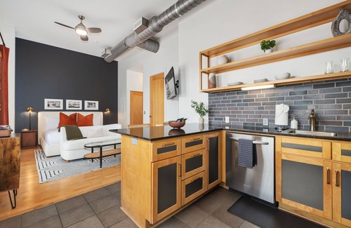 Fayetteville Condo | The Axis - Condo on Dickson St - Walk to UofA