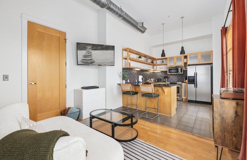Fayetteville Condo | The Axis - Condo on Dickson St - Walk to UofA