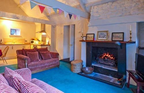 Hinton House | The Aylesbury Cottage