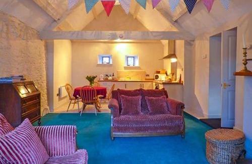 Hinton House | The Aylesbury Cottage