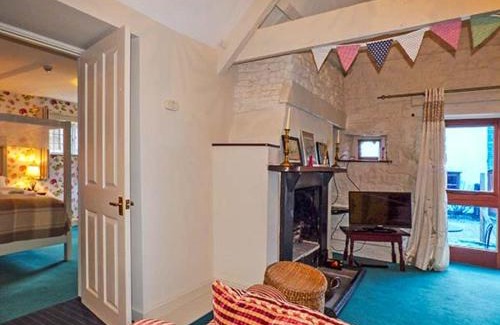 Hinton House | The Aylesbury Cottage