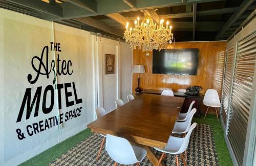Seligman Hotel | The Aztec Motel & Creative Space