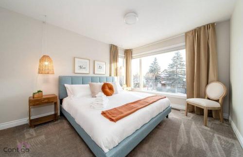 West Edmonton House | The Azure, Near DT & University, TWO King Beds!